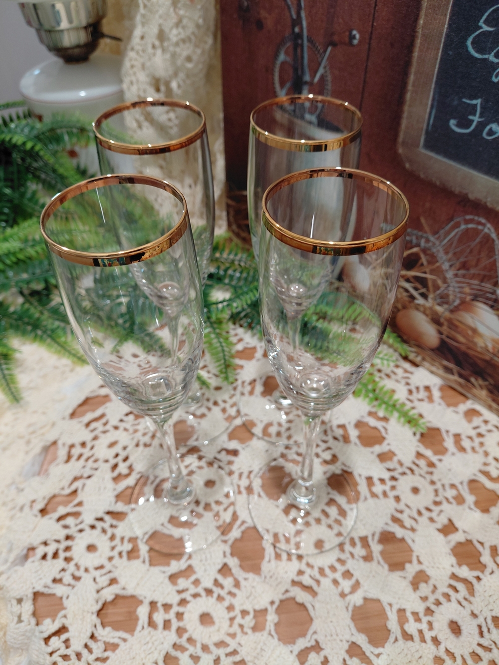 Gold-Rimmed Clear Champagne Flutes – Set of 4